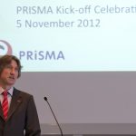 Prof. Hartmut Wittig, Coordinator of the PRISMA Cluster of Excellence welcomes the guests. (Foto: Peter Pulkowski)