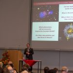 Prof. Matthias Neubert, Coordinator of the PRISMA Cluster of Excellence, with his presentation of the PRISMA Cluster. (Foto: Peter Pulkowski)